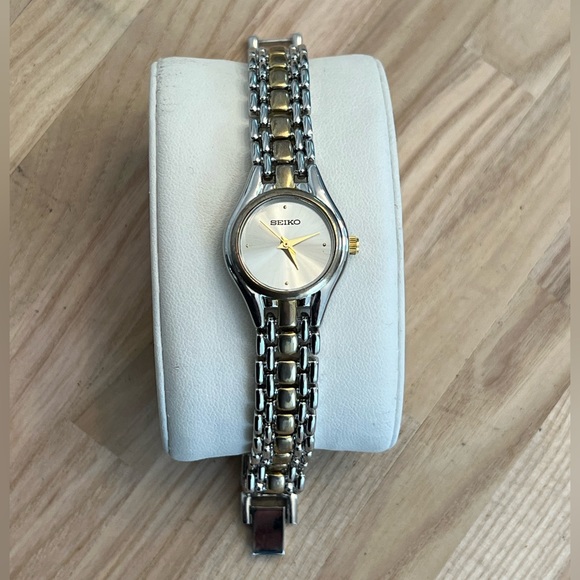 Seiko Ladies Watch Vintage Two Tone Beaded Look Bracelet Silver Round Dial - Picture 5 of 12